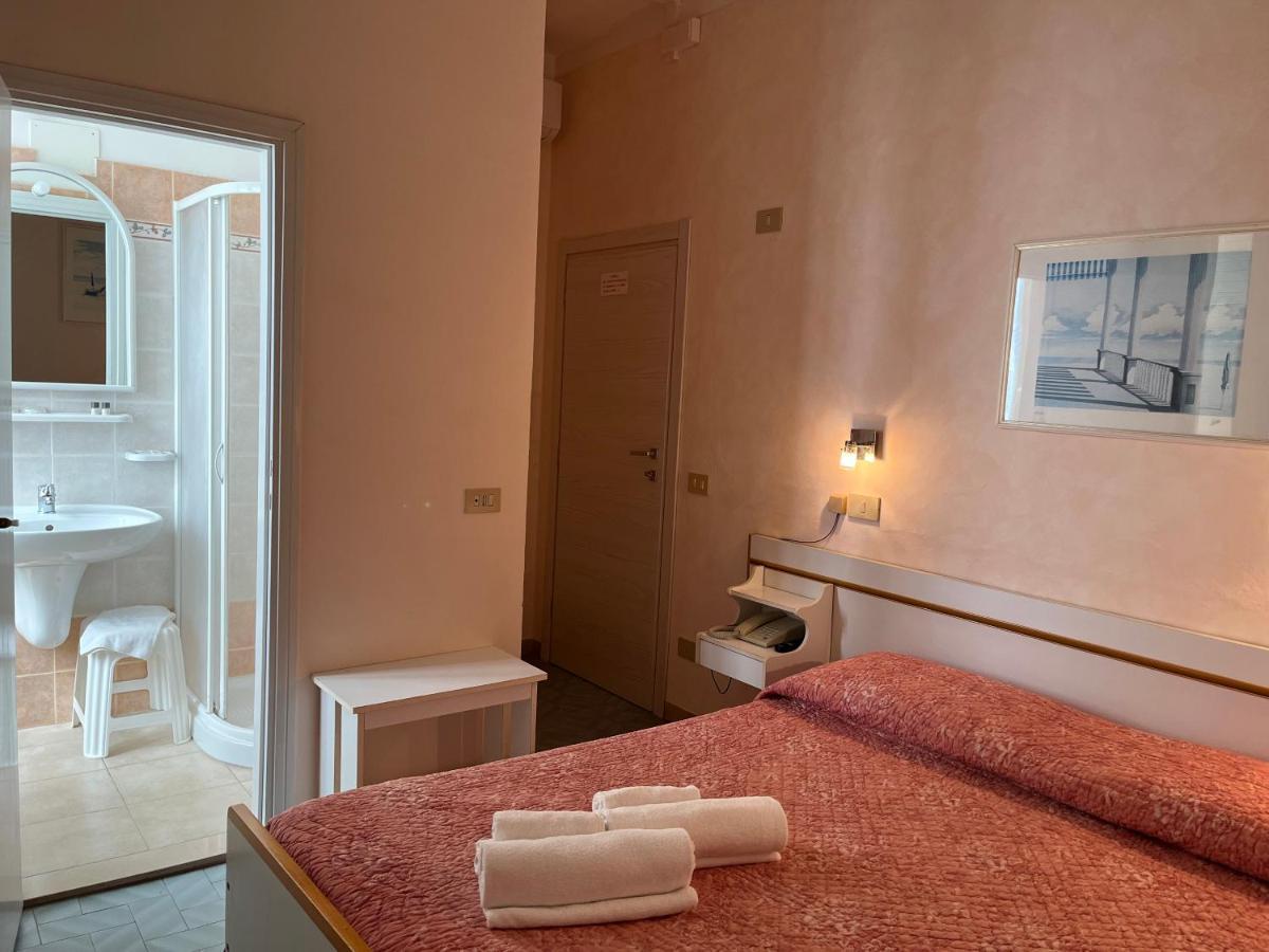 Ellymar Hotel