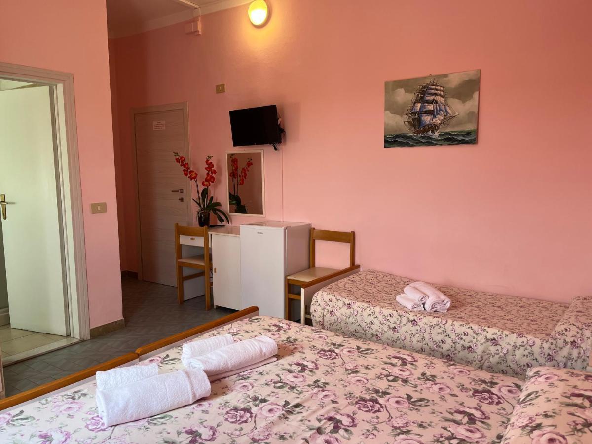 Ellymar Hotel